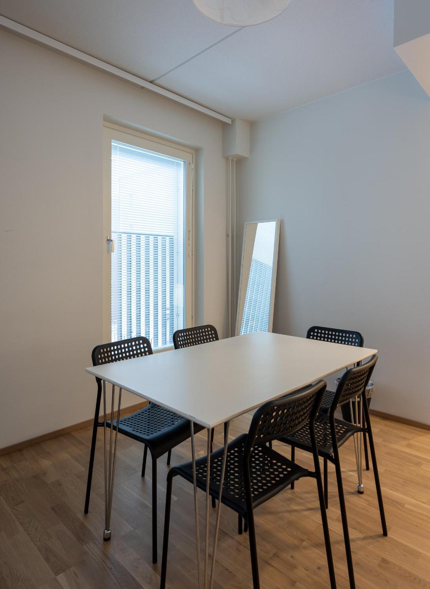 Easy Stay Rooms & Apartments Near Airport Vantaa Extérieur photo